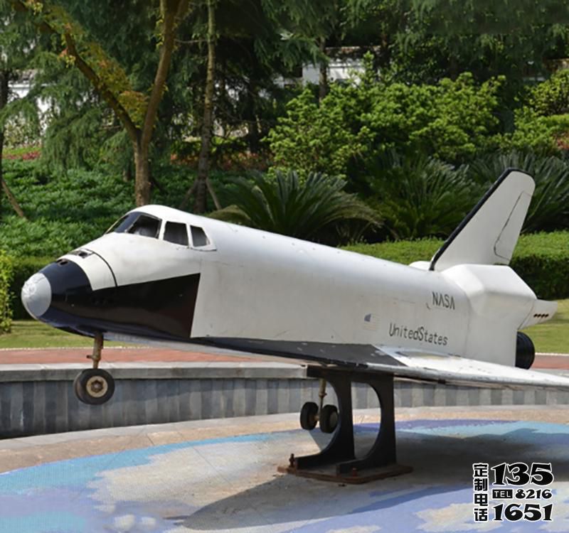 玻璃鋼仿真大型公園戶(hù)外飛機(jī)雕塑 玻璃鋼仿真大型公園戶(hù)外飛機(jī)雕塑